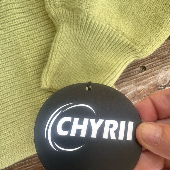 Elegant Avocado green V-Neck Women's Sweater - Picture 2 of 9